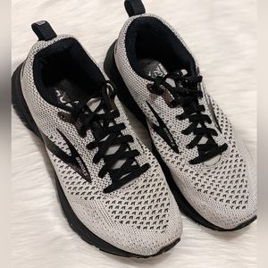 Brooks Revel 4 Womens Tennis Shoes Sneakers Sz 6 Black White